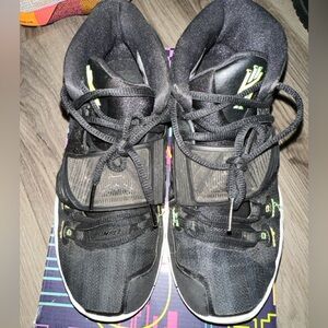 Kyrie 6 (GS) size 4.5 Big Kids